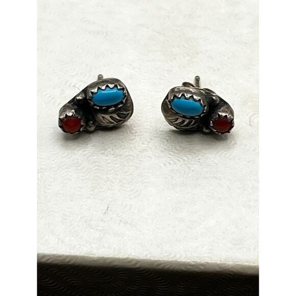 VINTAGE STERLING SILVER TURQUOISE & CORAL LEAF DETAIL EARRINGS - Picture 6 of 6